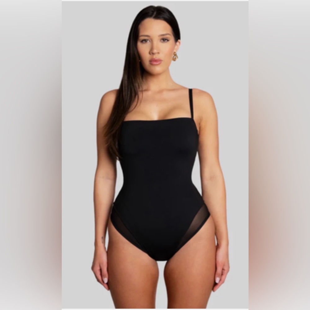 Ta3 Squarey Black one piece swimsuit with mesh sides and tie back. small. NWT